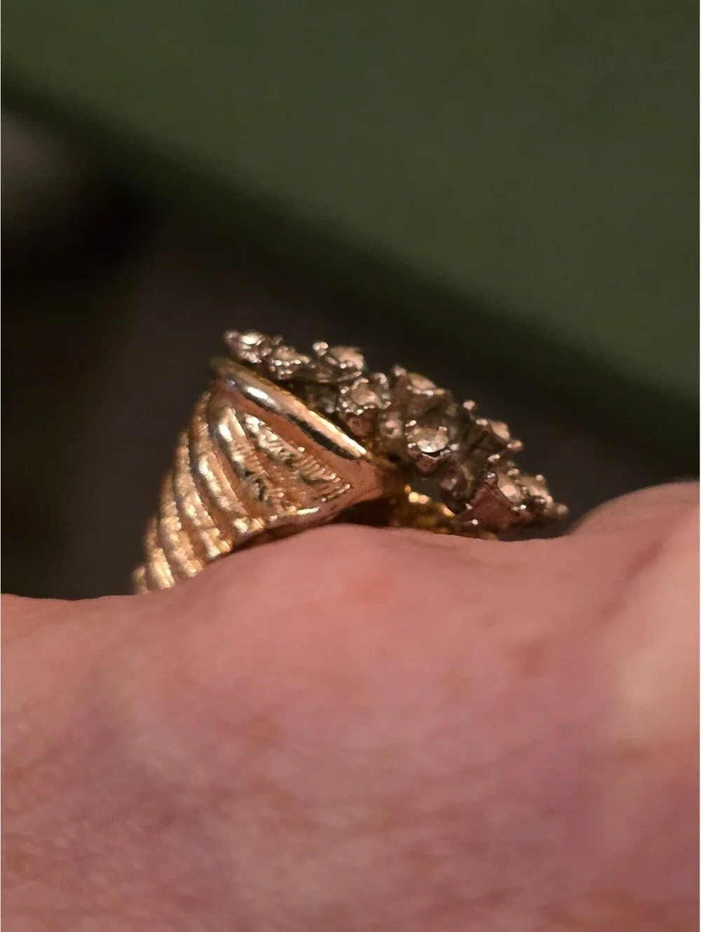 Vintage Gold Tone Cornucopia Horn of Plenty Rhinestone Cocktail Ring  Sz 7